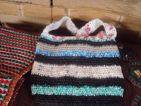 Bolso  tejido en plastico